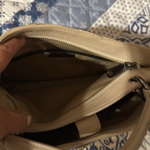 Rev - Picture 4 of 9